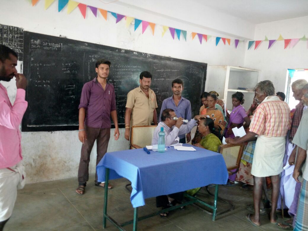 கிருஷ்ணகிரி மாவட்டம் தளி ஒன்றியம் சார்பாக  நடைபெற்ற இலவச கண் பரிசோதனை முகாமில் எராளமானவர்கள் கலந்து கொண்டனர்